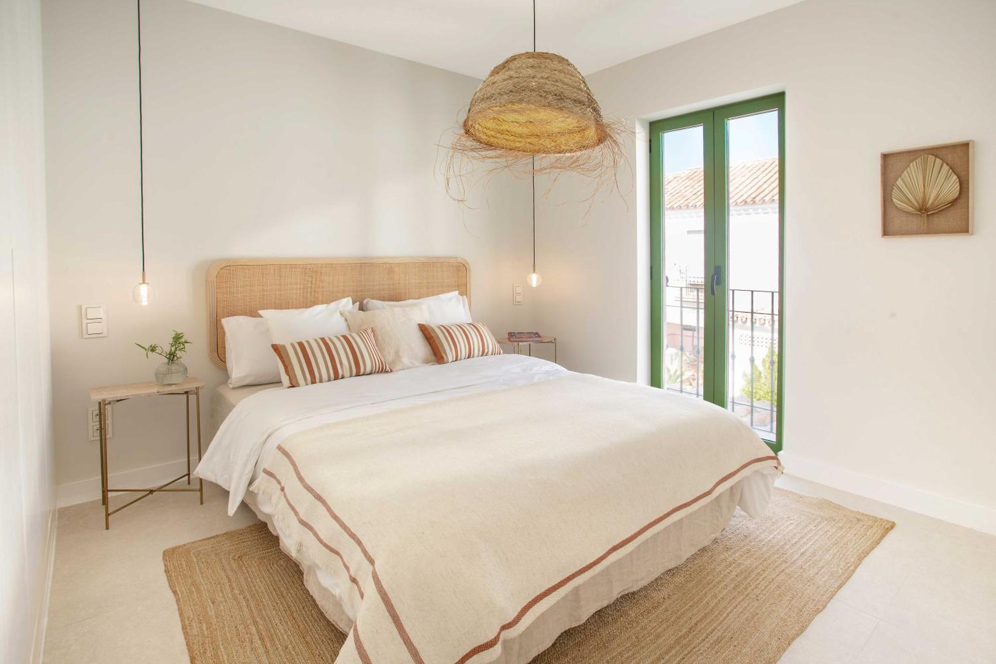 Vacation I Casa Savia, Private Heated Pool, Luxury Interiors, 10min Walk To The